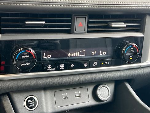 Used 2023 Nissan Rogue SV FWD image 22