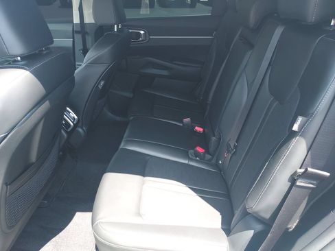 Used 2025 Kia Sorento S w/ Panoramic Sunroof Package FWD image 13