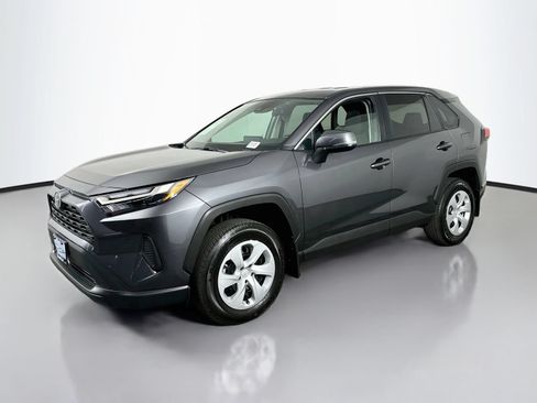 Used 2025 Toyota RAV4 LE AWD/4WD image 3