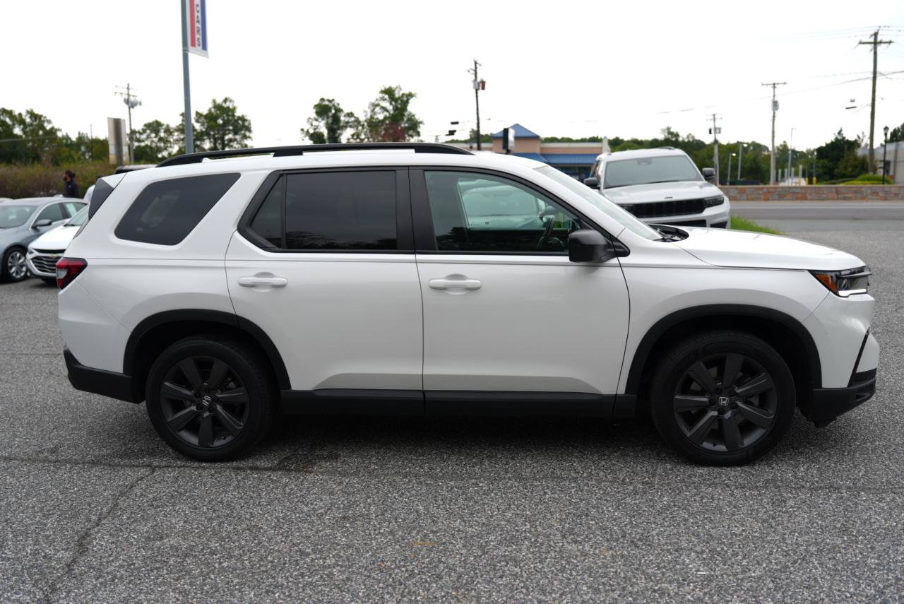Used 2025 Honda Pilot Sport image 4