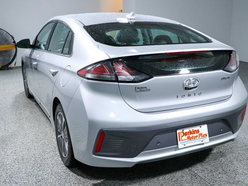 Used 2022 Hyundai Ioniq Limited FWD image 9