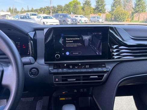 Used 2025 Toyota Camry LE image 17