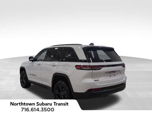 Used 2023 Jeep Grand Cherokee Altitude AWD/4WD image 3