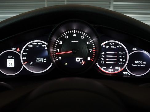 Certified 2023 Porsche Panamera Platinum Edition image 17