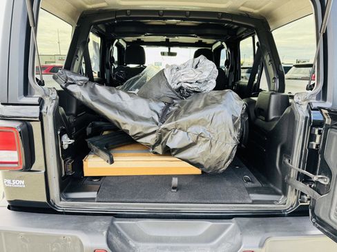 Used 2021 Jeep Wrangler Unlimited Sahara image 22