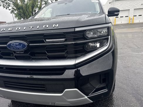 Used 2025 Ford Expedition Platinum w/ Platinum Ultimate Package AWD/4WD image 6