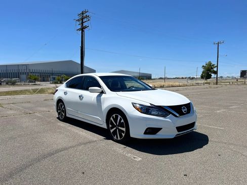 Used 2017 Nissan Altima 2.5 SR FWD image 3
