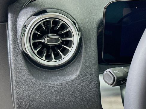 New 2026 Mercedes-Benz GLB 250 4MATIC image 11