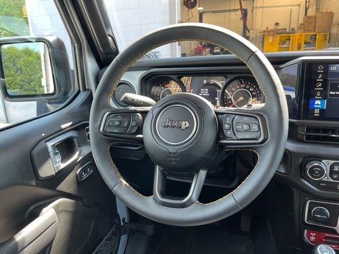 Used 2024 Jeep Wrangler Unlimited Sport AWD/4WD image 17