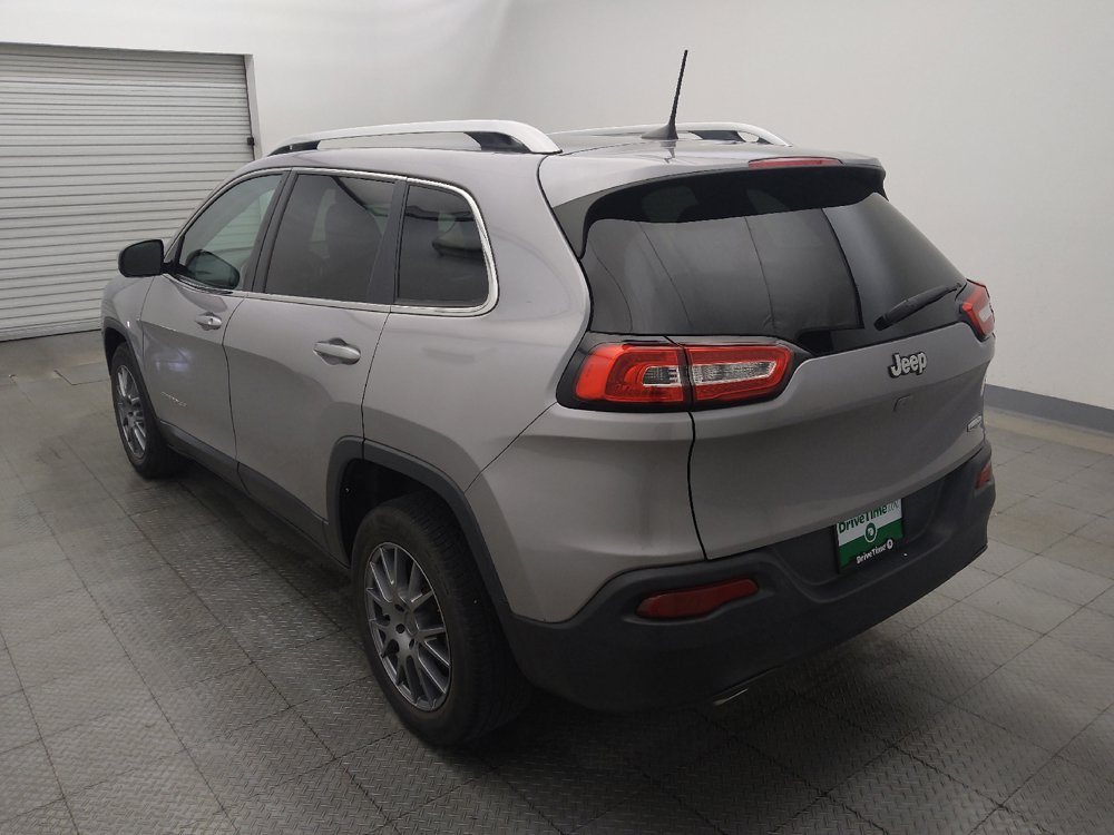 Used 2018 Jeep Cherokee Latitude FWD image 5