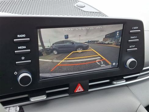 Used 2023 Hyundai Elantra SEL w/ Preferred Accessory Package image 17