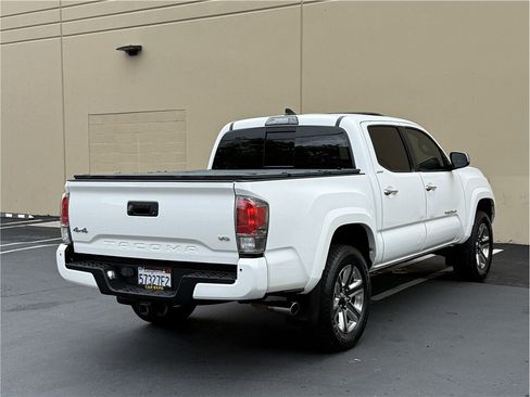 Used 2017 Toyota Tacoma Limited w/ Tow Package AWD/4WD image 6