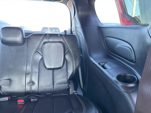Used 2025 Chrysler Pacifica Select image 34