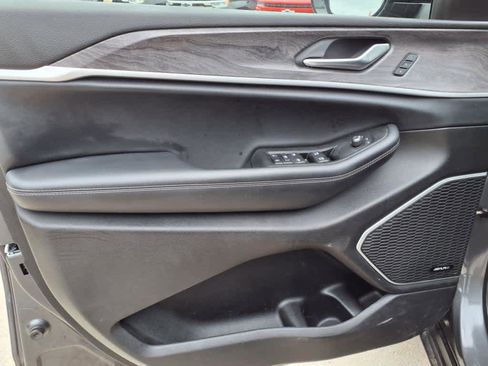 Used 2022 Jeep Grand Cherokee Limited AWD/4WD image 12