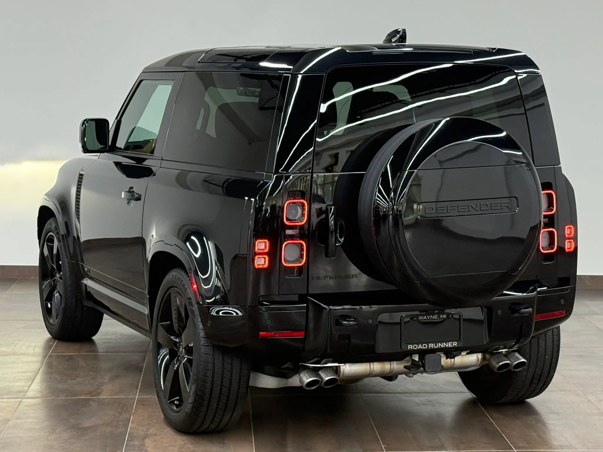 Used 2024 Land Rover Defender 90 V8 AWD/4WD image 6