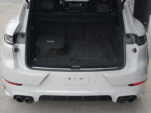 Certified 2025 Porsche Cayenne S AWD/4WD image 38