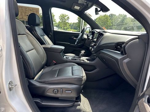 Used 2023 Chevrolet Traverse RS AWD/4WD image 29