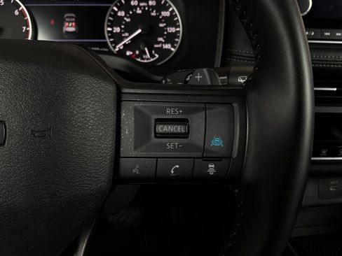 Used 2025 Nissan Rogue SV FWD image 34