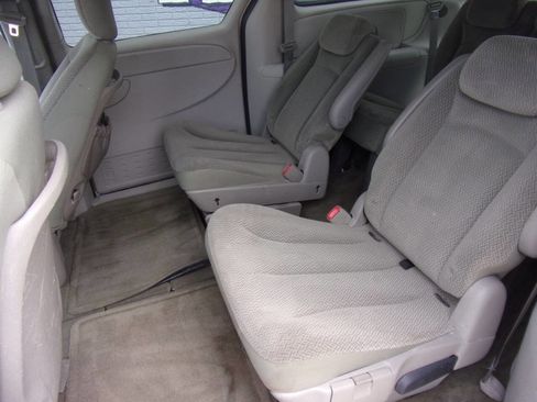 Used 2006 Dodge Grand Caravan SXT FWD image 3