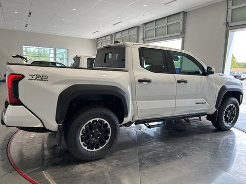 New 2025 Toyota Tacoma TRD Off-Road image 9