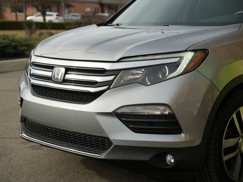 Used 2017 Honda Pilot Elite image 6