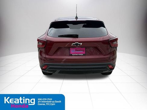 Used 2025 Chevrolet Trax RS w/ Sunroof Package image 8