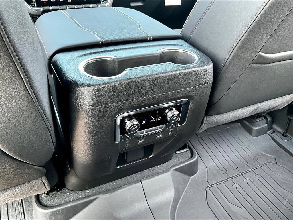 New 2026 GMC Yukon XL Elevation w/ Elevation Premium Package AWD/4WD image 19