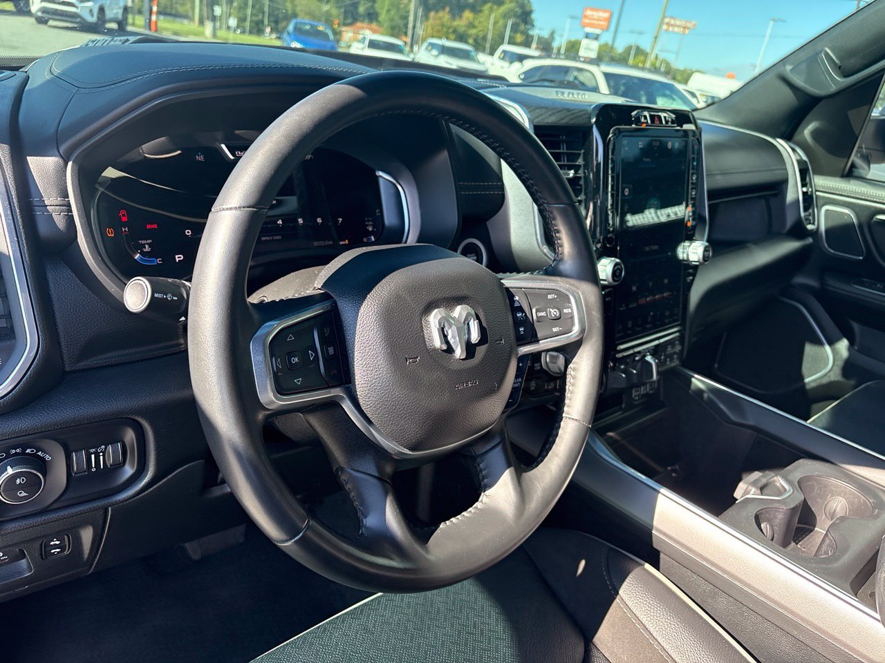 Used 2023 RAM 1500 Laramie AWD/4WD image 4