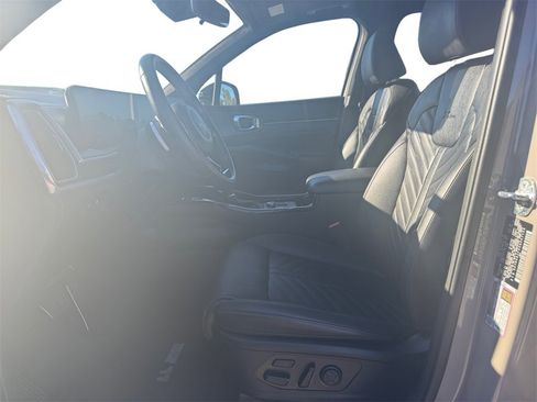 Used 2025 Kia Sorento SX Prestige image 9