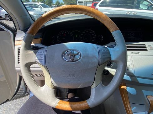 Used 2006 Toyota Avalon Limited FWD image 18