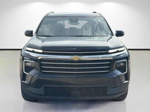Used 2025 Chevrolet Traverse LT FWD image 8
