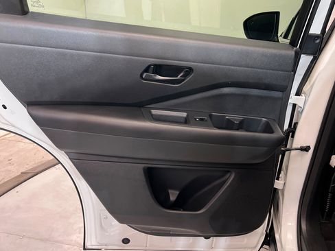Used 2025 Nissan Pathfinder S FWD image 20