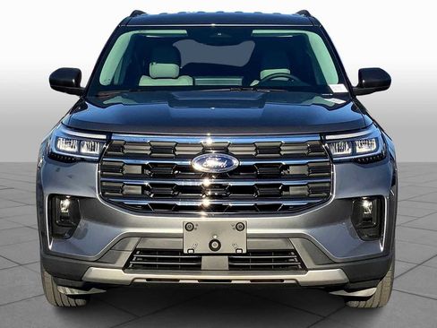 New 2025 Ford Explorer Active w/ Active Comfort Package image 3