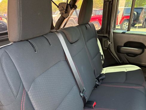 Used 2022 Jeep Wrangler Unlimited Rubicon w/ Steel Bumper Group image 11