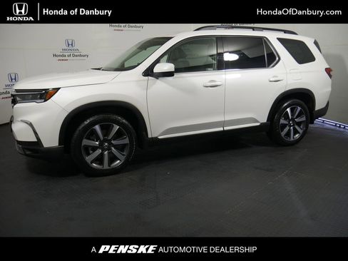 Used 2023 Honda Pilot Touring image 1
