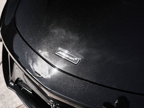 Used 2024 McLaren Artura RWD image 8
