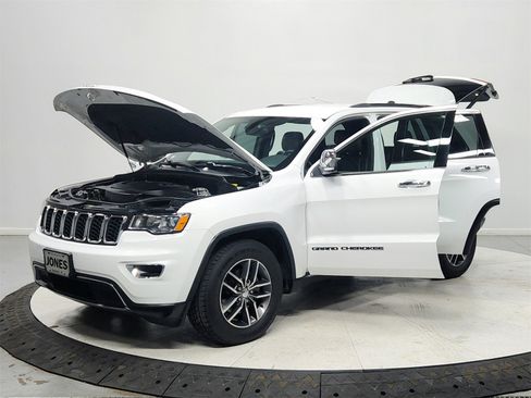 Used 2018 Jeep Grand Cherokee Limited image 11