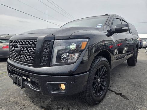 Used 2019 Nissan Titan SV w/ SV Convenience Package AWD/4WD image 3