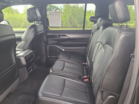 Used 2024 Jeep Wagoneer Series II AWD/4WD image 37