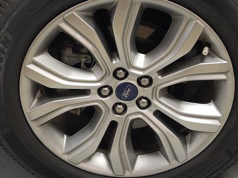 Used 2019 Ford Edge Titanium FWD image 31