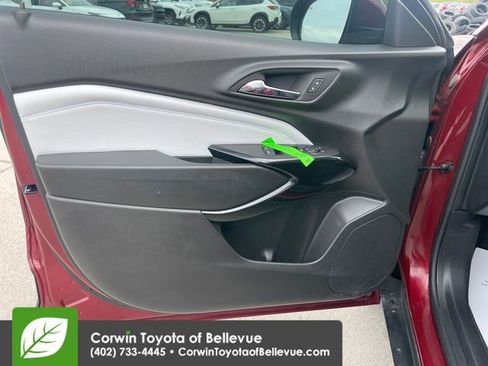 Used 2025 Chevrolet Trax LT w/ Driver Confidence Package FWD image 18