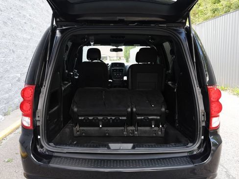 Used 2018 Dodge Grand Caravan SE FWD image 25