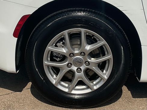 Used 2024 Chrysler Pacifica Touring-L FWD image 7