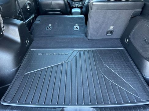 Used 2022 Jeep Cherokee Limited w/ Mopar Interior Package AWD/4WD image 15