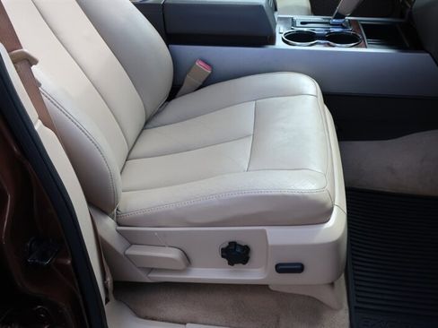 Used 2012 Ford Expedition XLT image 28