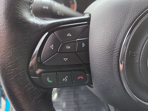 Used 2021 Jeep Renegade Latitude w/ Luxury Group II AWD/4WD image 14