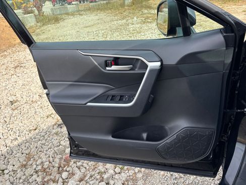 Used 2025 Toyota RAV4 XLE image 20