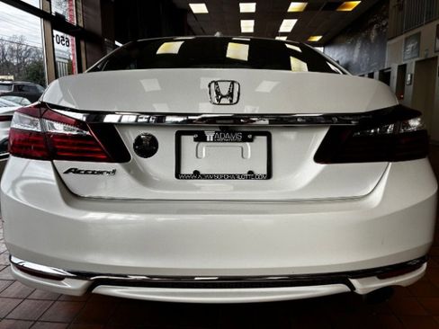 Used 2016 Honda Accord EX-L image 10