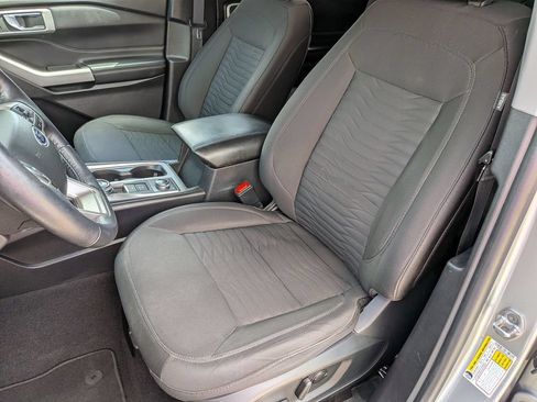 Used 2021 Ford Explorer XLT AWD/4WD image 32