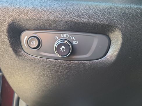 Used 2023 Chevrolet Traverse LT AWD/4WD image 14